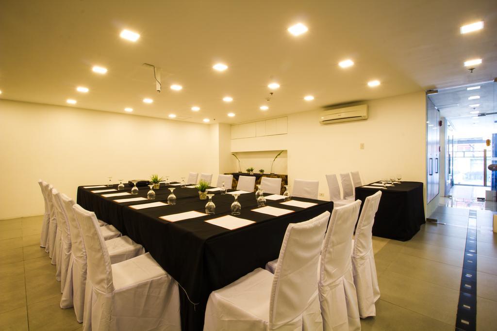 Jade Hotel And Suites Makati City Eksteriør bilde
