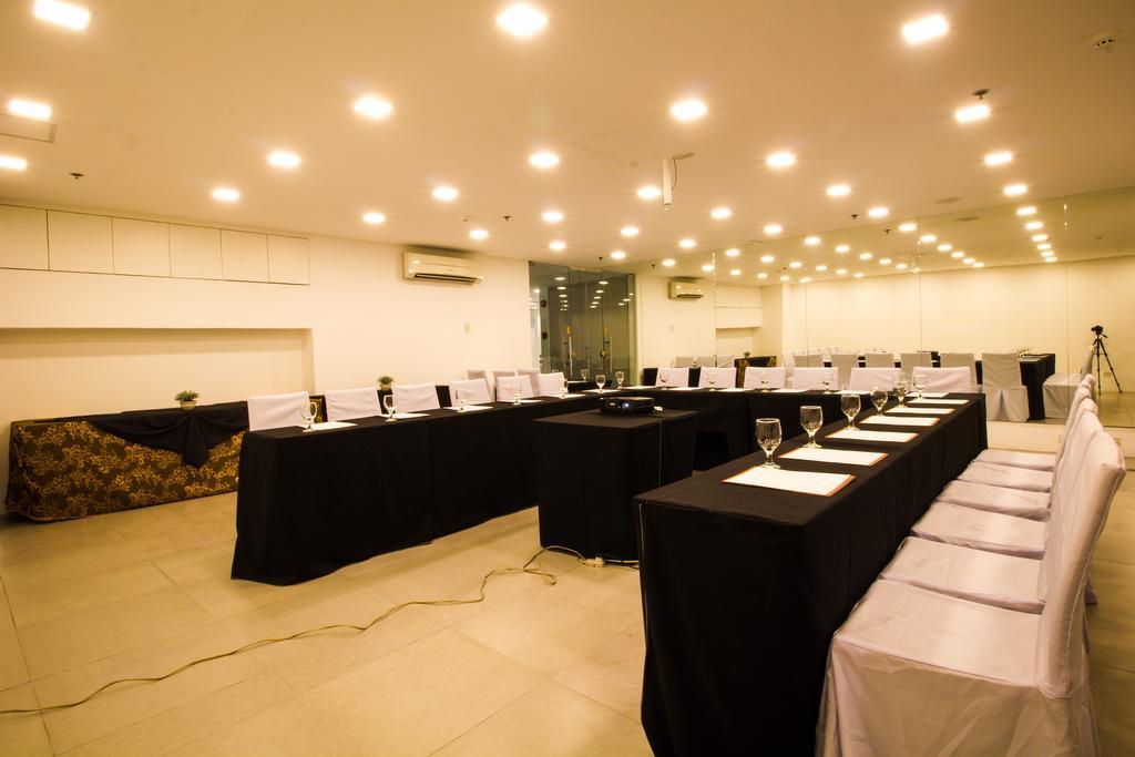 Jade Hotel And Suites Makati City Eksteriør bilde